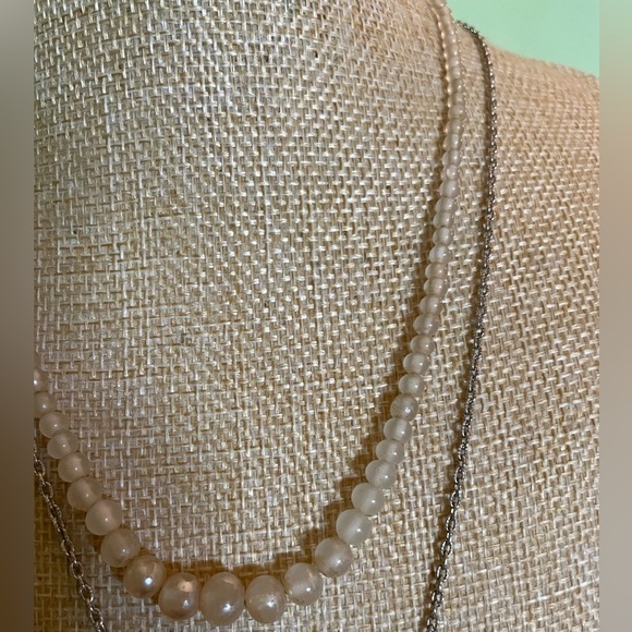 2 Elegant Gold and Red Leaf Pendant Necklaces - Picture 3 of 8